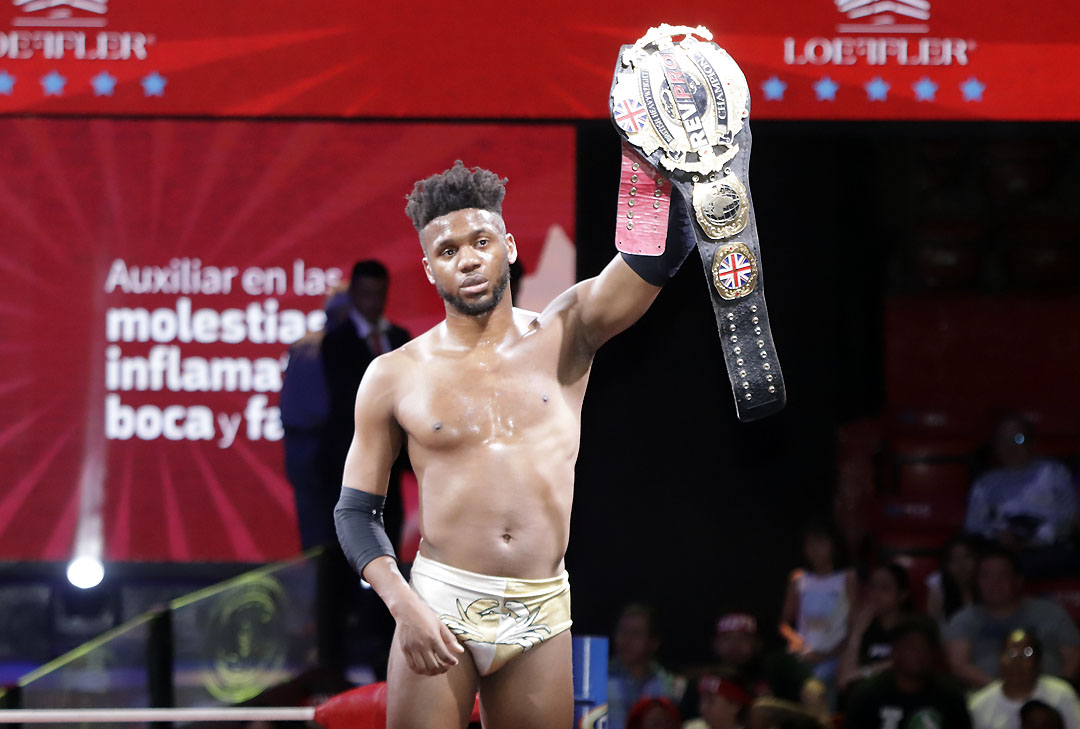 michael oku vs angel de oro (1)