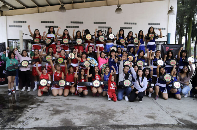 puños rosas 2024 (15)