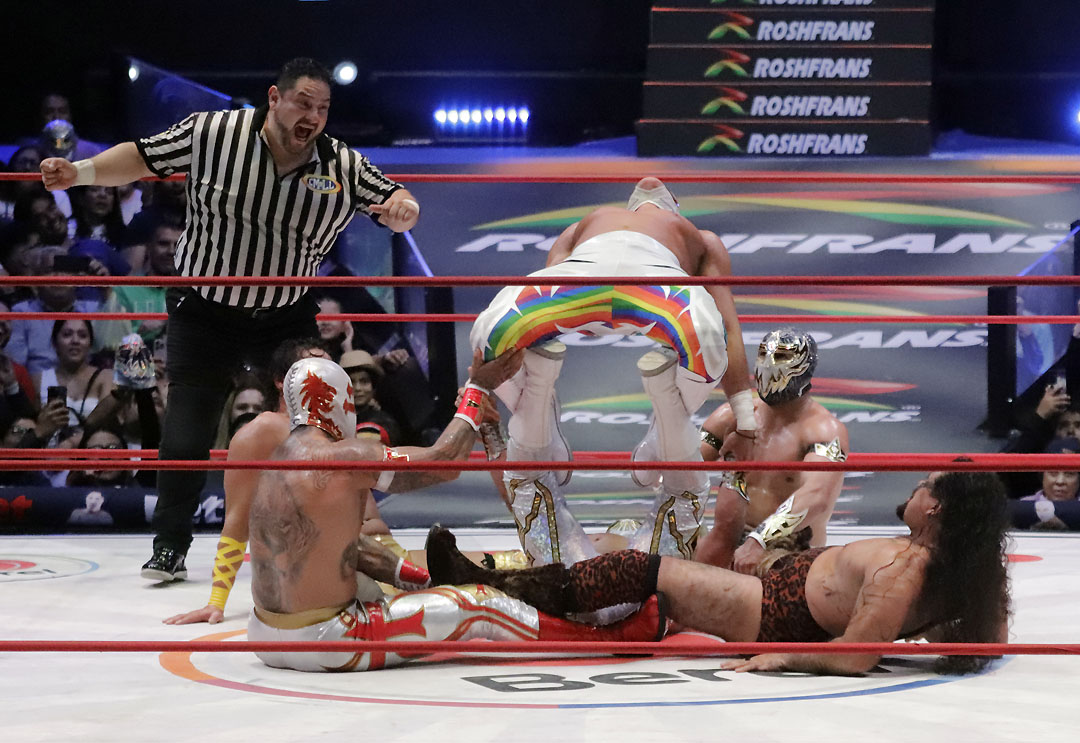 mistico - templario y mascara dorada vs soberano junior - barbaro cavernario y angel de oro (1)
