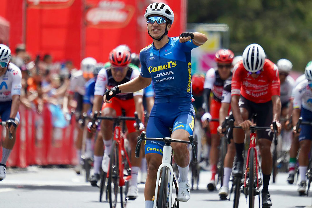 Sebastian Brenes triunfo etapa8 (4)