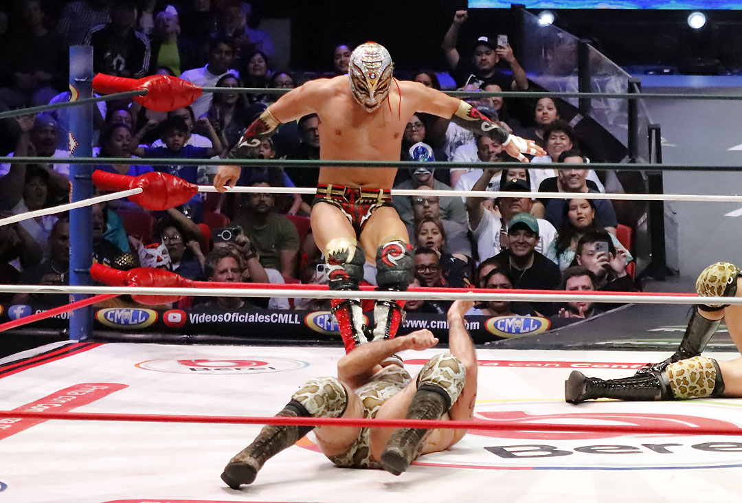 titan vs barbaro cavernario (1)