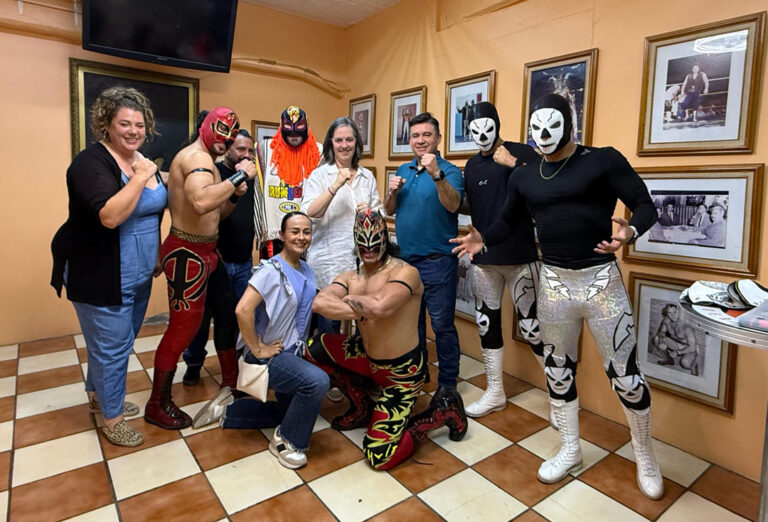 amy scalon visita la coliseo de guadalajara (3)