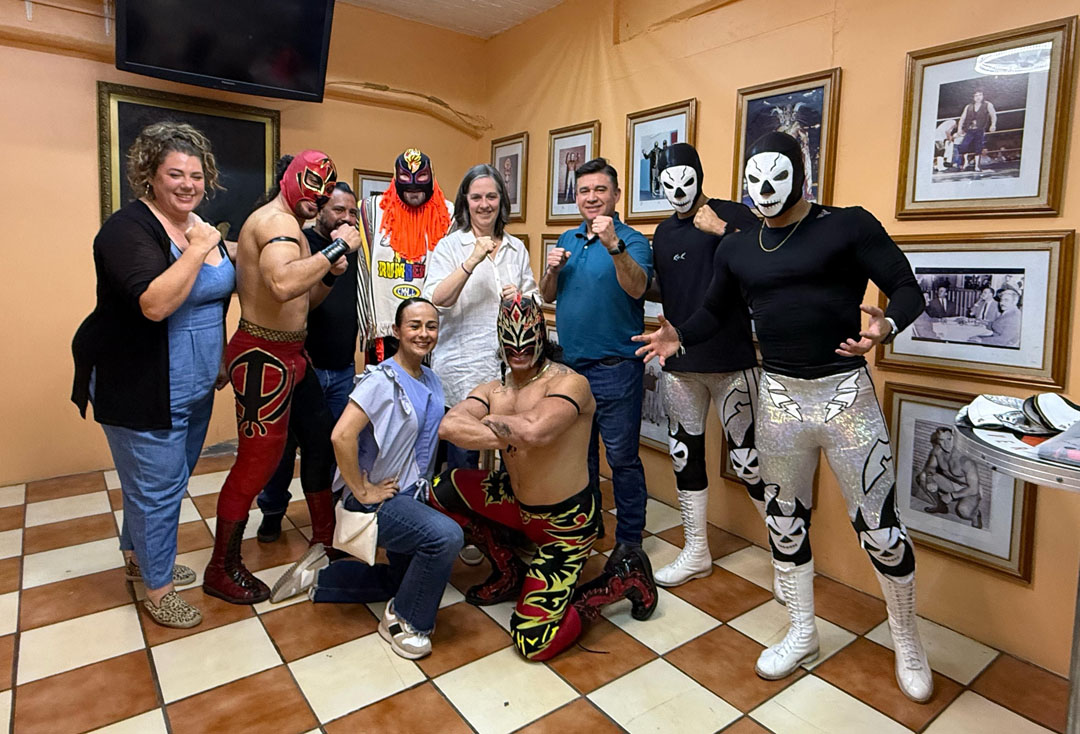amy scalon visita la coliseo de guadalajara (3)