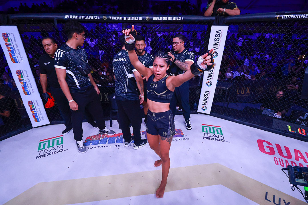 LUX052GDL Andrea Vazquez VS Dana Garcia 1