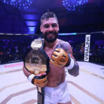 “Hooligan” Flores se corona campeón mundial ligero LUX.