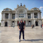 Kyle Busch visita la Ciudad de México.