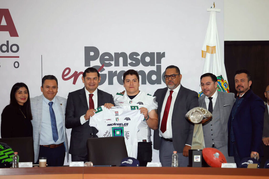 presentacion del tazon mexico VIII en puebla (2)