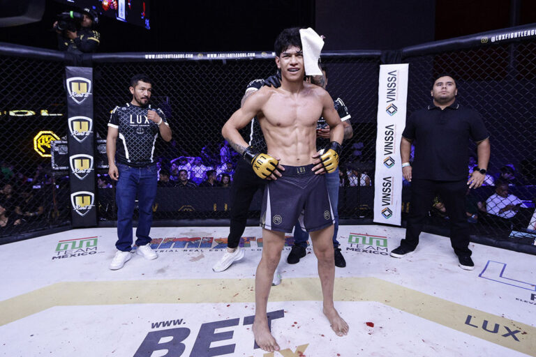 Lux53 Damián Super Fernandez VS Kevin Perro Negro Morales 1