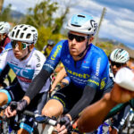 Gil y Parra destacan en la Vuelta a Colombia.