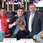 Pitbull Cruz recibe el campeonato mundial interino WBC.