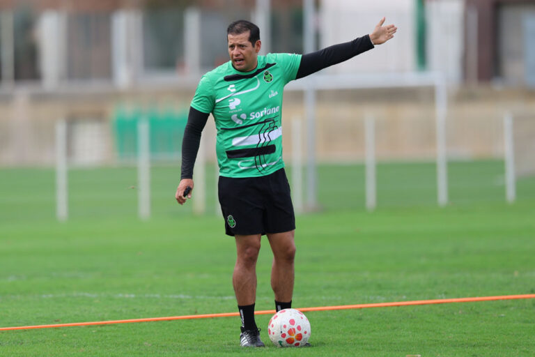 Jhonathan Lazcano (1)