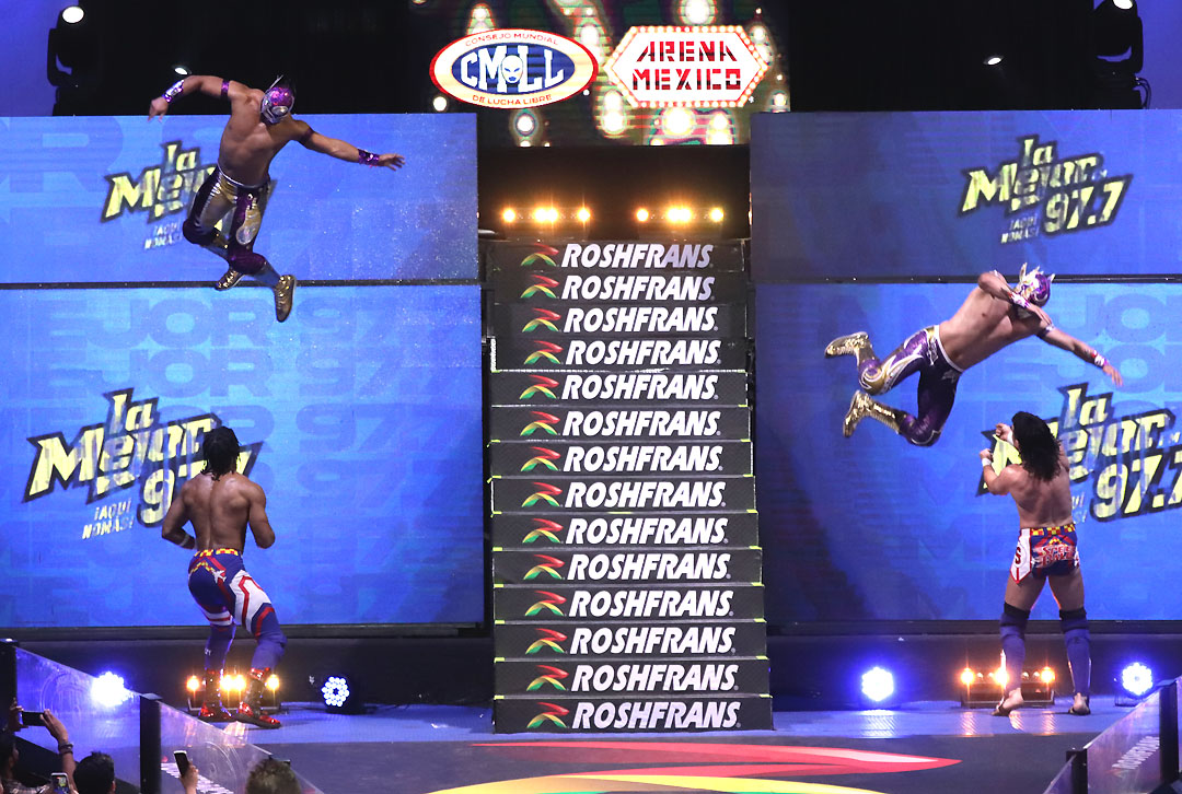 mascara dorada y neon vs mike bailey y kevin knight (1)