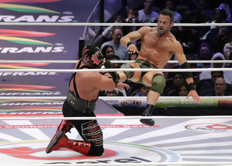 roderick strong vs hechicero (3)