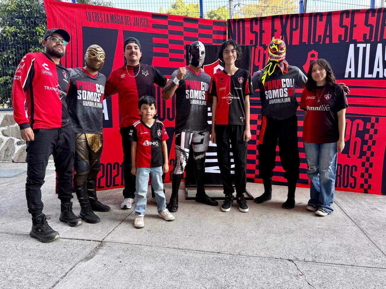 fantastico - amon ra y kaiju en el estadio jalisco (2)