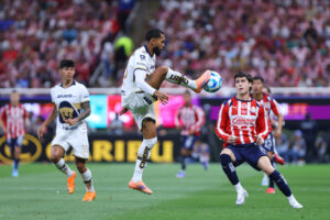 chivas vs pumas (2)