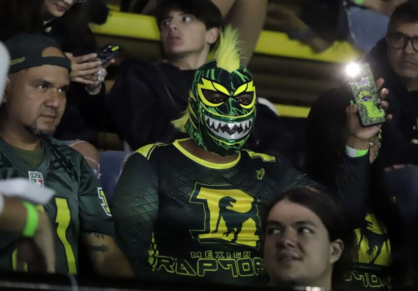 color raptors vs dinos (12)