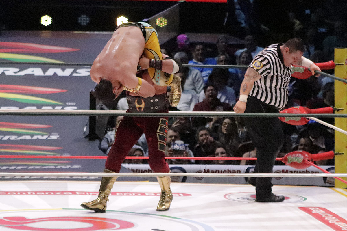 hechicero vs mascara dorada (1)