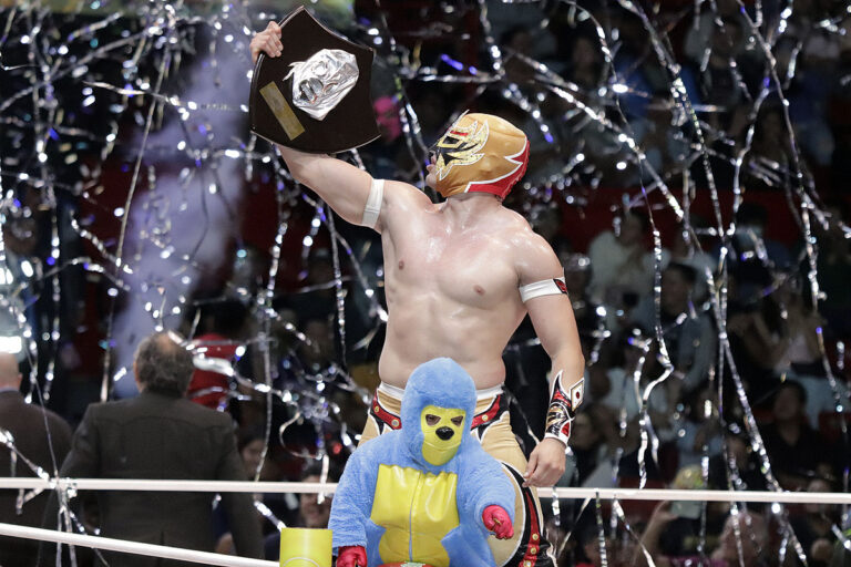 mascara dorada - campeon leyenda de plata 2026 (2)