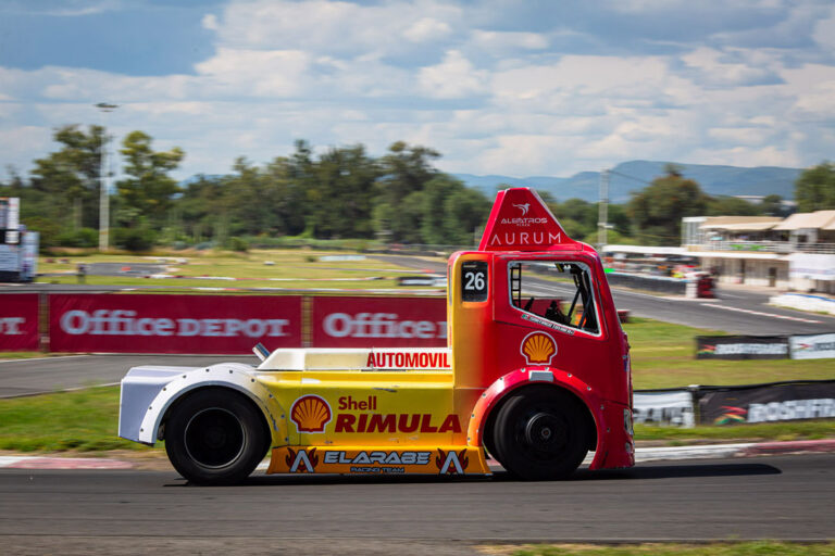 Santiago-Tovar-El-Arabe-Racing-Team-by-Compass-Blue