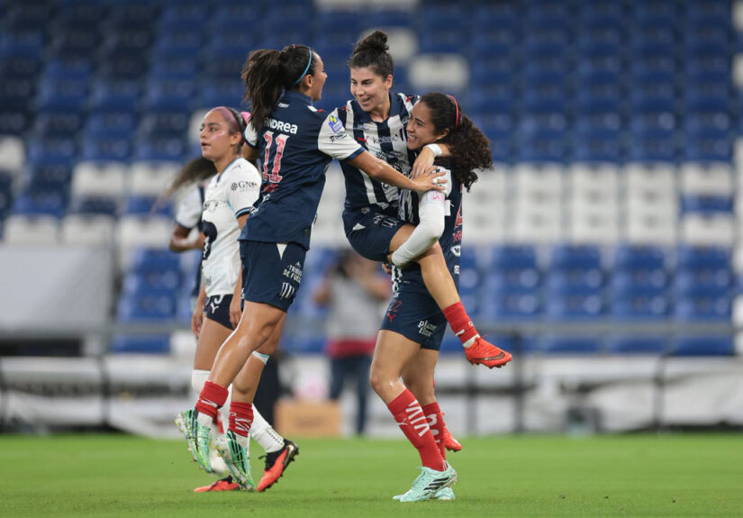 rayadas vs pumas femenil (1)
